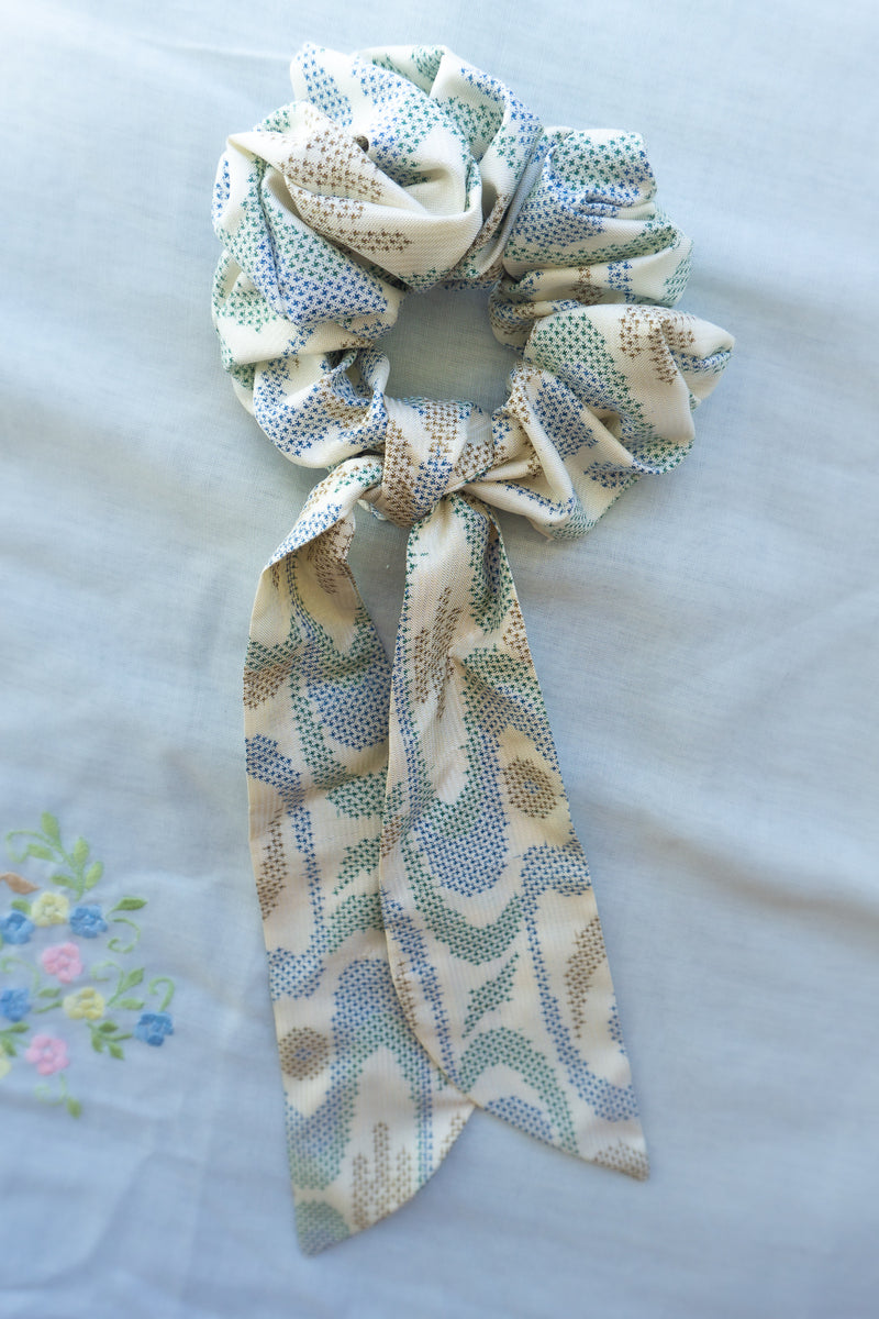 Scrunchie with Detachable Ribbon in Silk