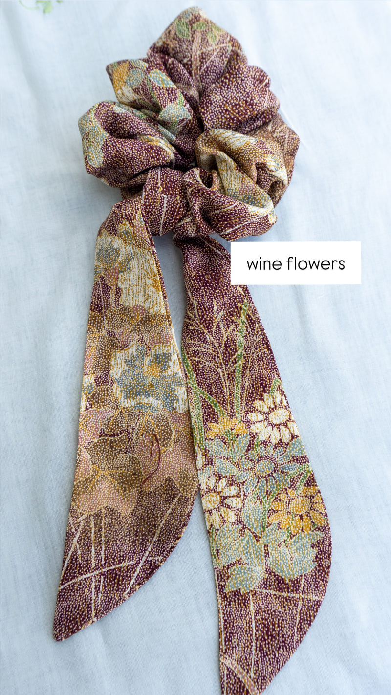 Scrunchie with Detachable Ribbon in Silk
