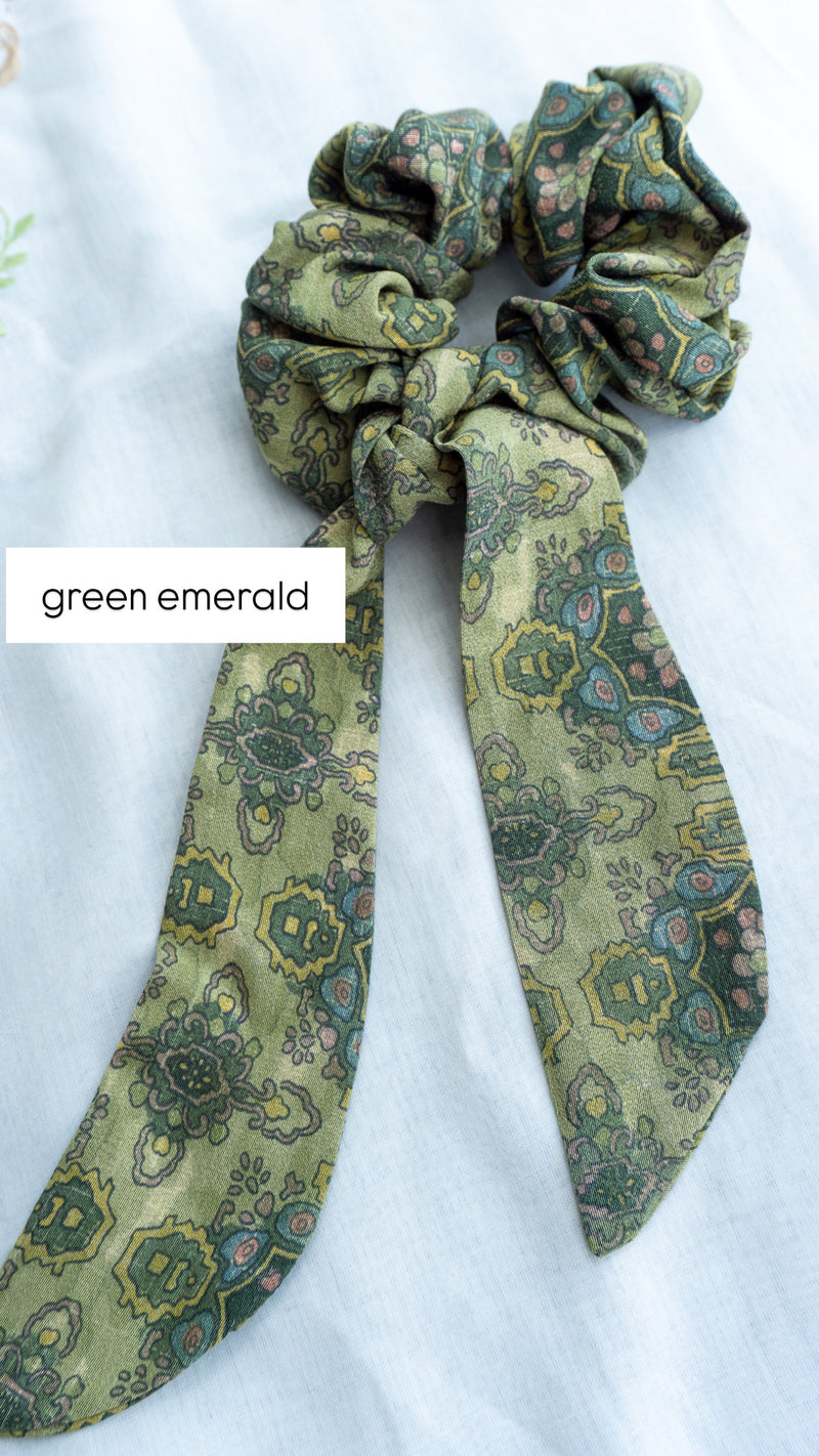 Scrunchie with Detachable Ribbon in Silk