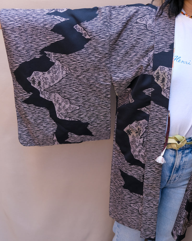 Haori Jacket Jacquard in Black and Lilac with Flowers