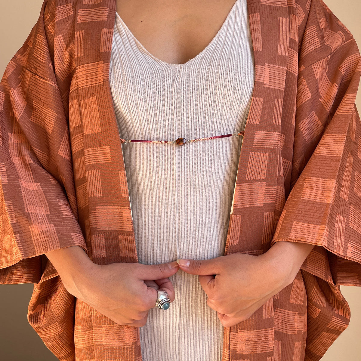 Haori Cinamon with Bricks in Silk - Closure attached