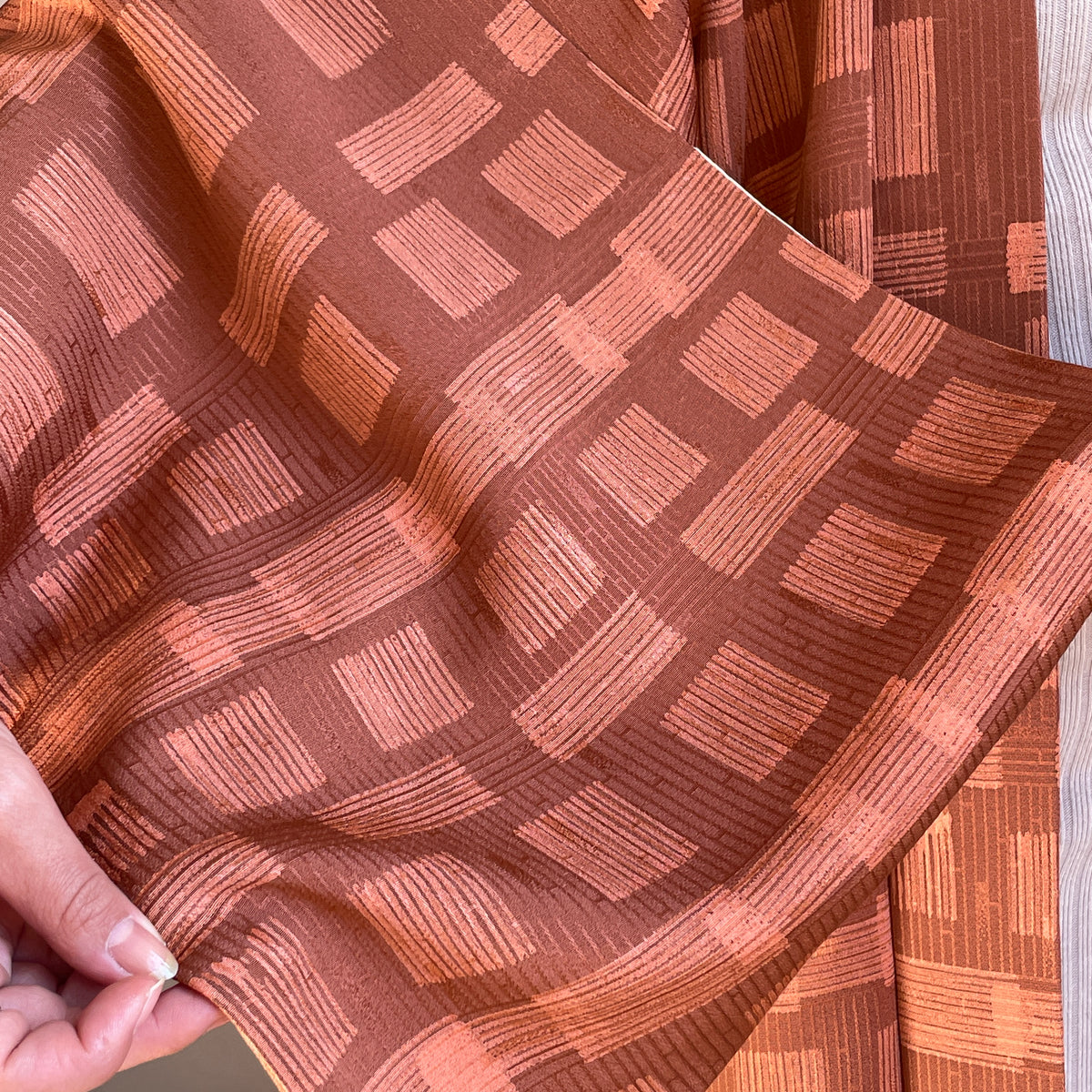 Haori Cinamon with Bricks in Silk - Closure attached