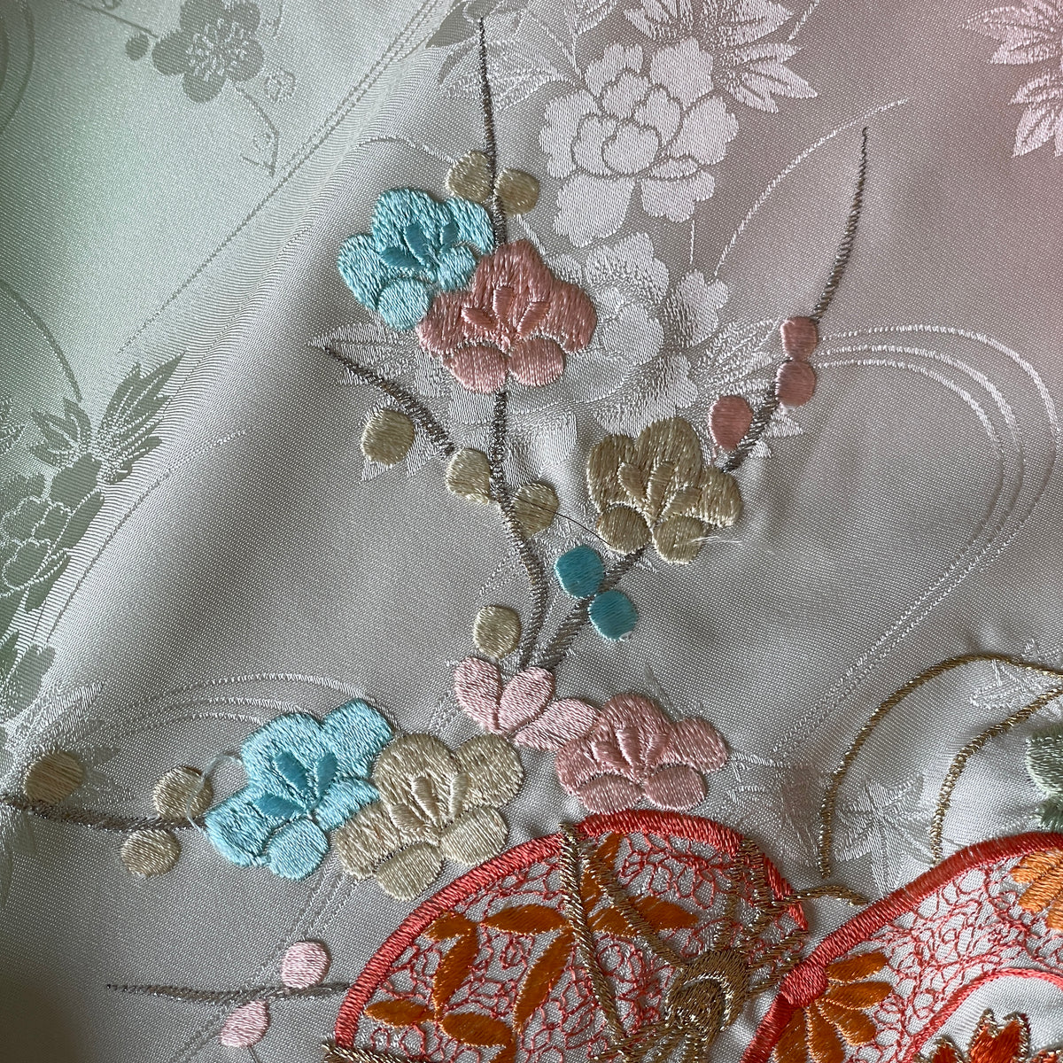 Haori Light Green and Cream With Flowers Embroideries