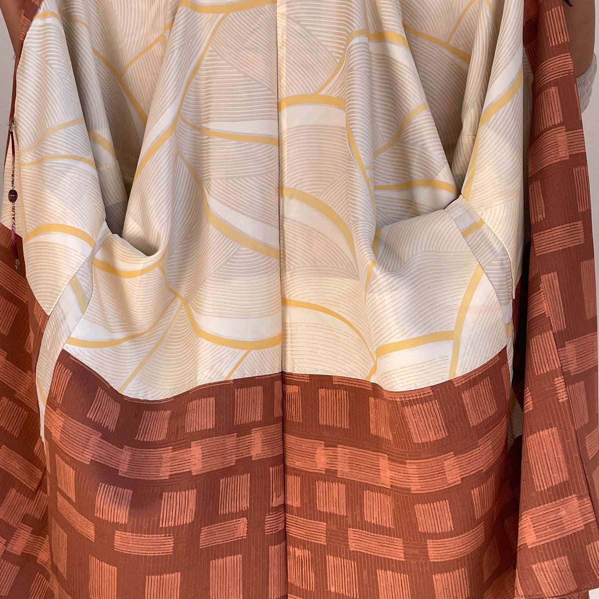 Haori Cinamon with Bricks in Silk - Closure attached