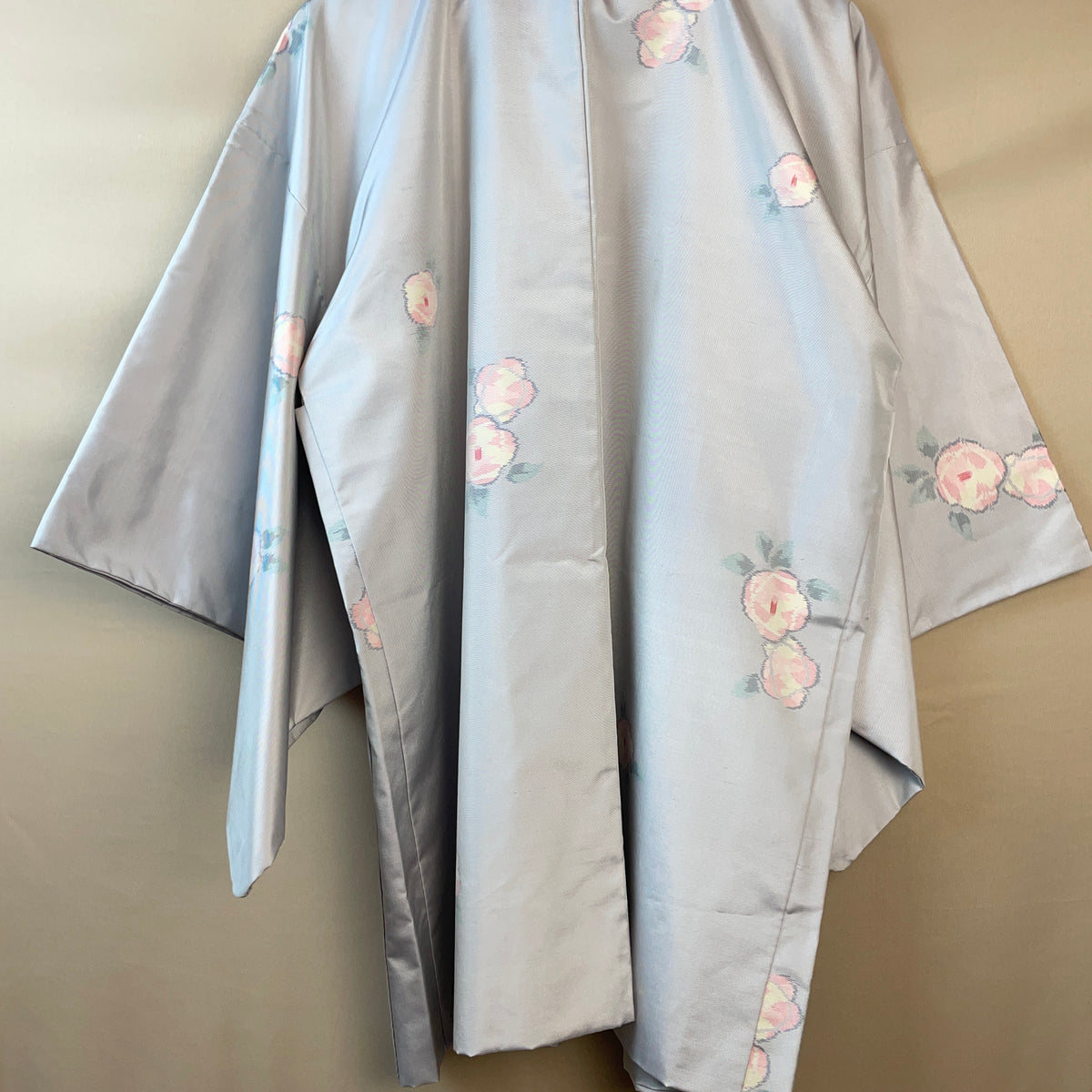 Haori Icy Grey with Flowers in Tsumugi Weaving Silk