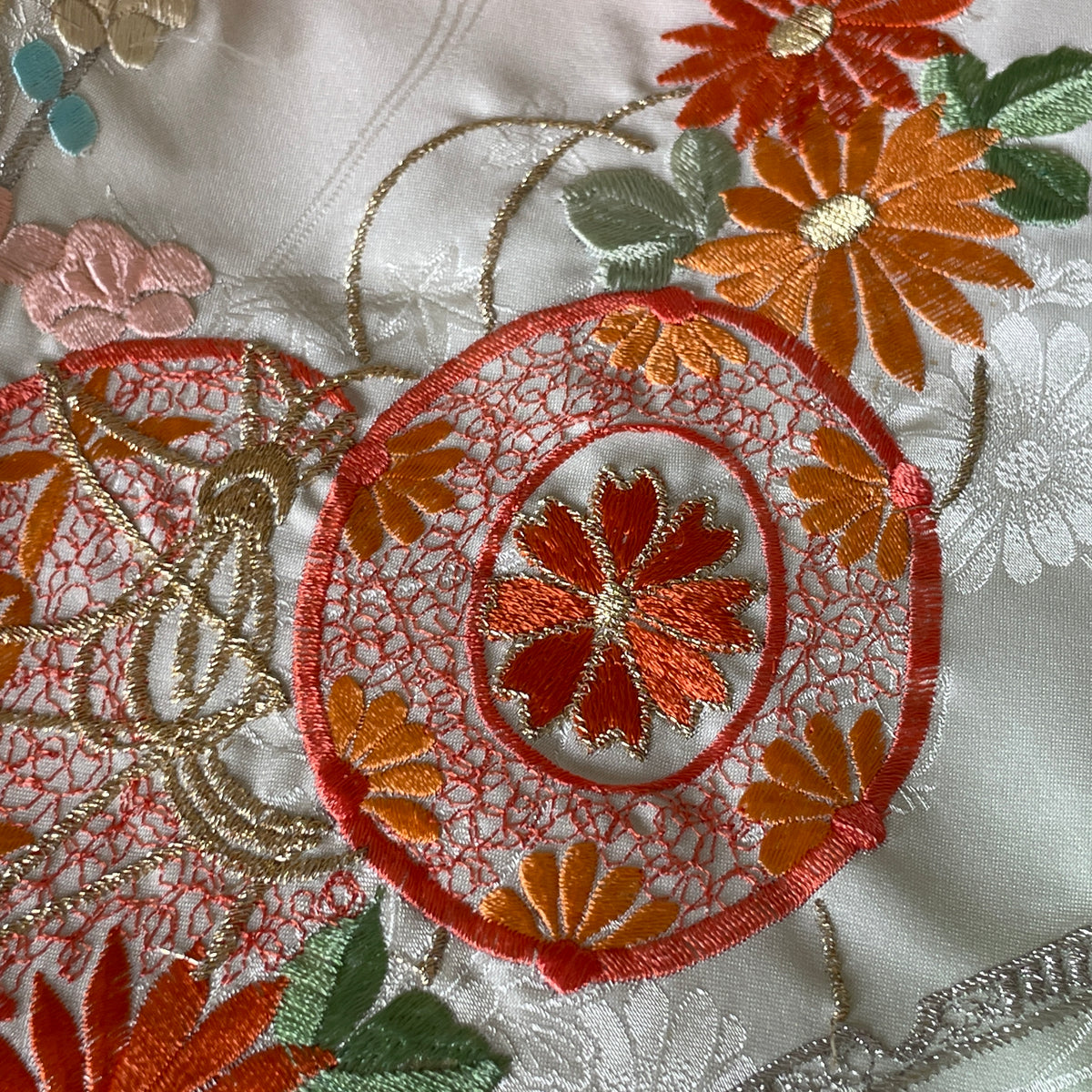 Haori Light Green and Cream With Flowers Embroideries