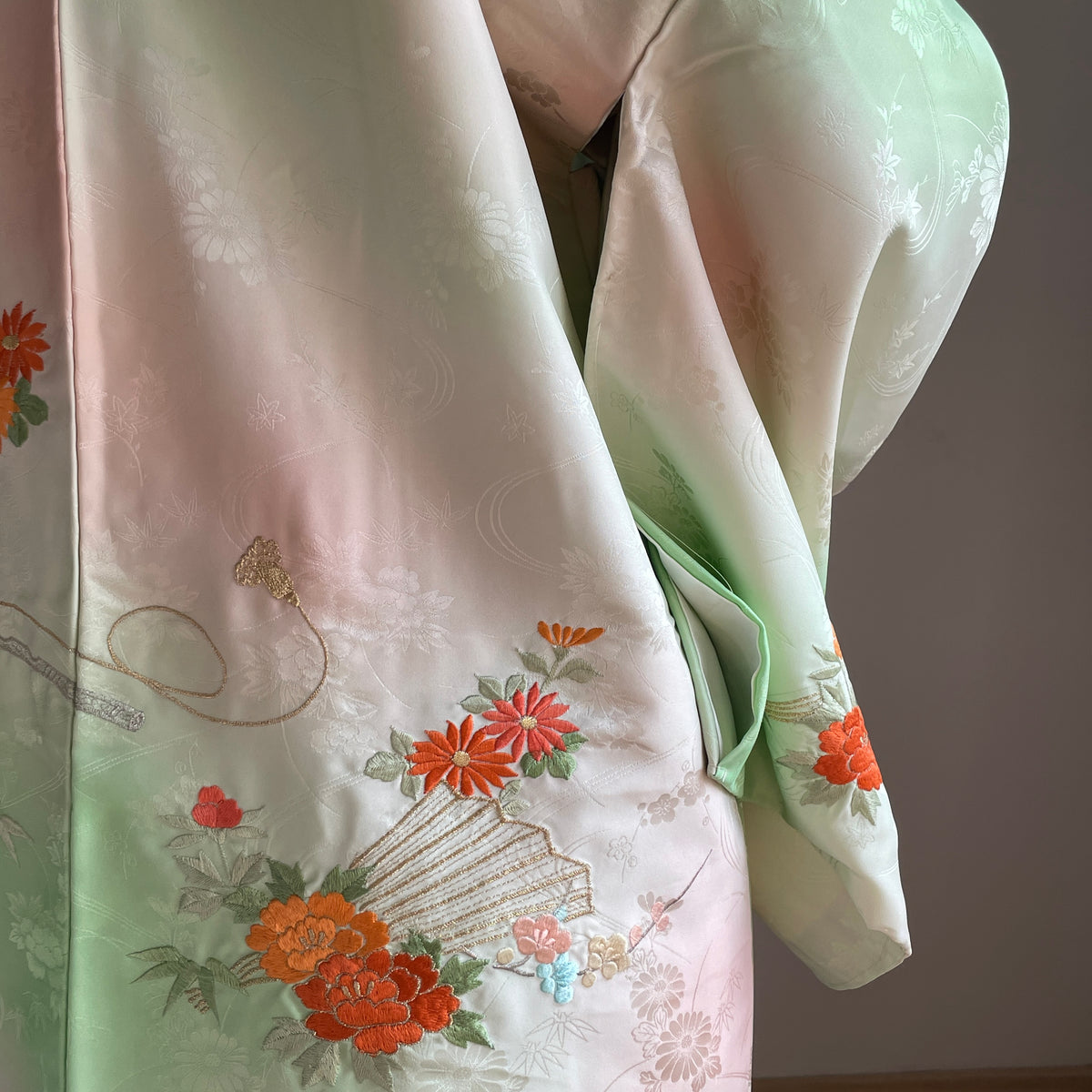 Haori Light Green and Cream With Flowers Embroideries