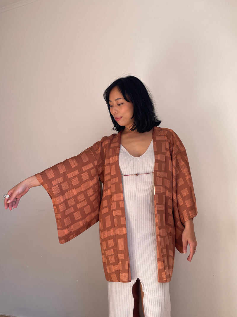 Haori Cinamon with Bricks in Silk - Closure attached
