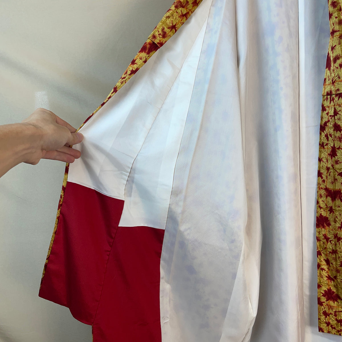 Kimono Golden Sun with Red Shibori Technique in Silk