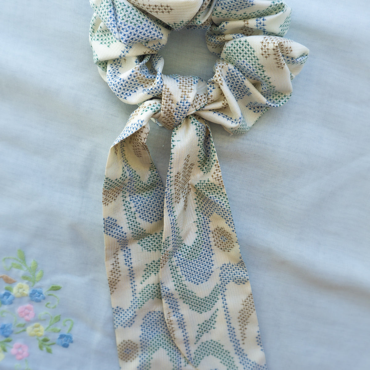 Scrunchie with Detachable Ribbon in Silk