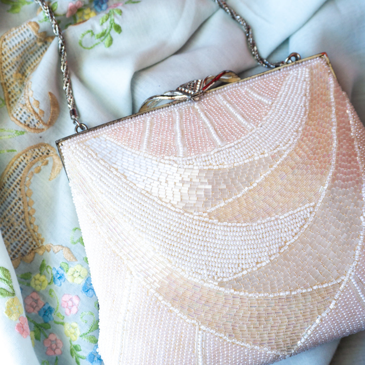 Vintage Japanese Beaded Handbag in White and Light Pink