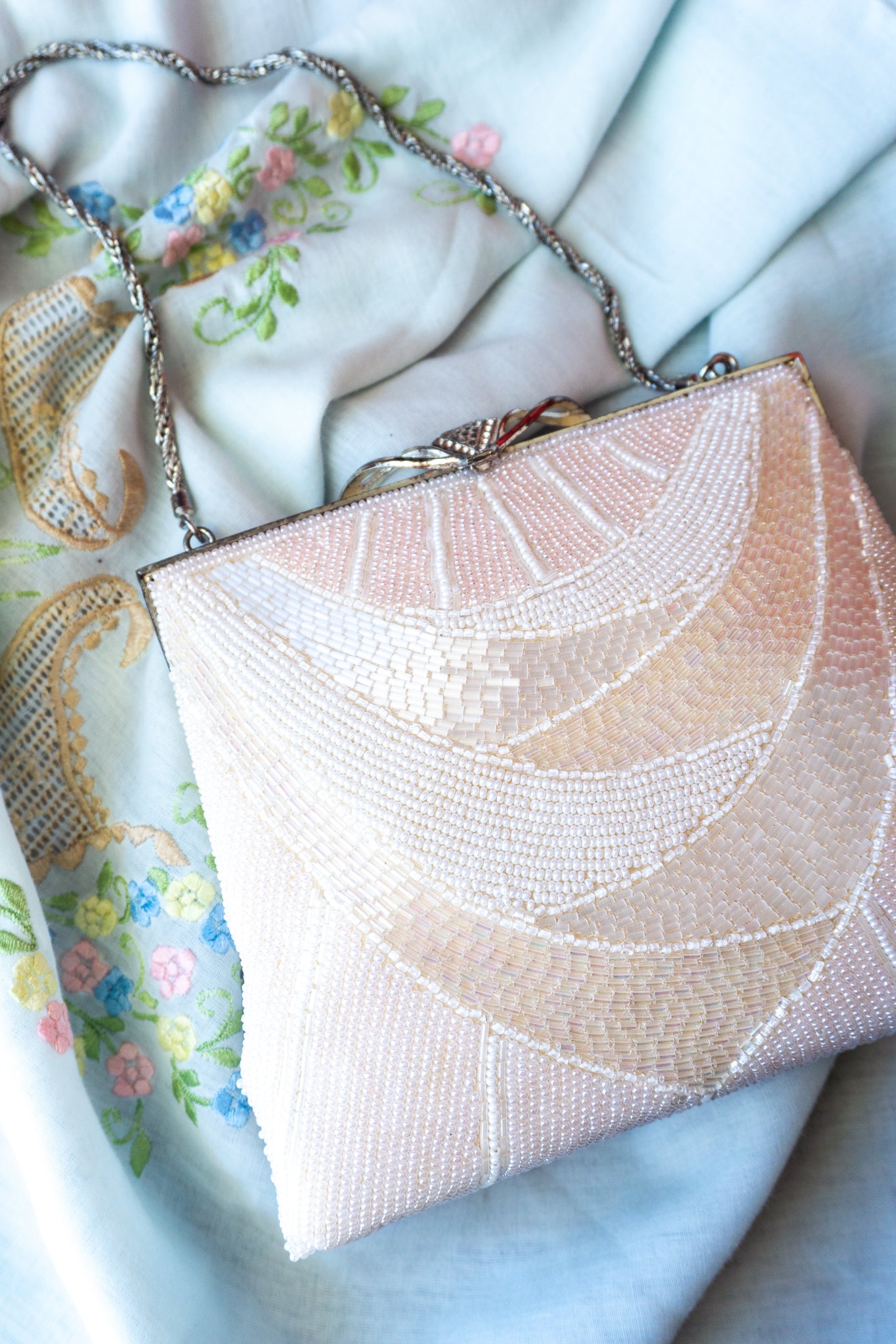 Vintage Japanese Beaded Handbag in White and Light Pink