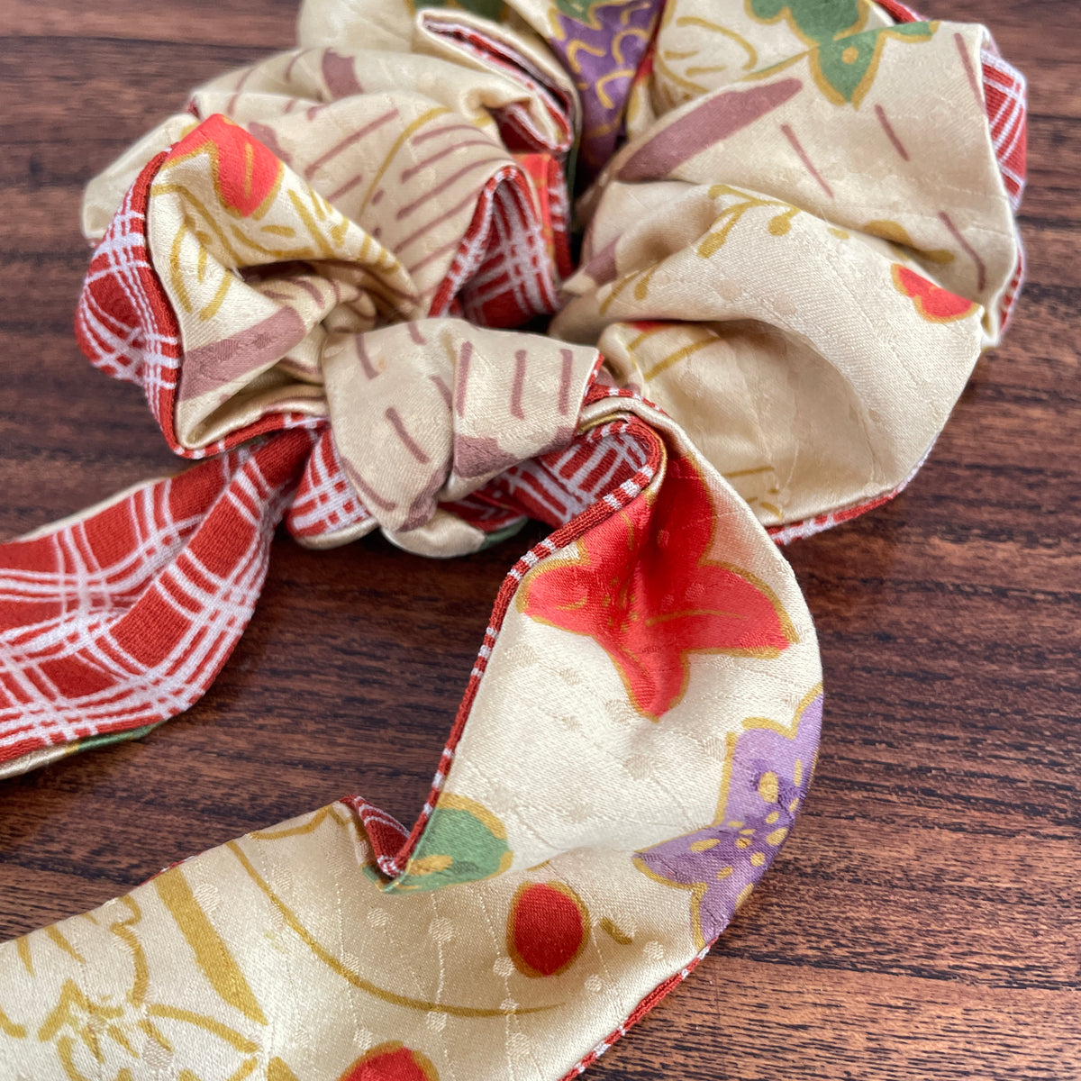 Scrunchie with Detachable Ribbon in Silk