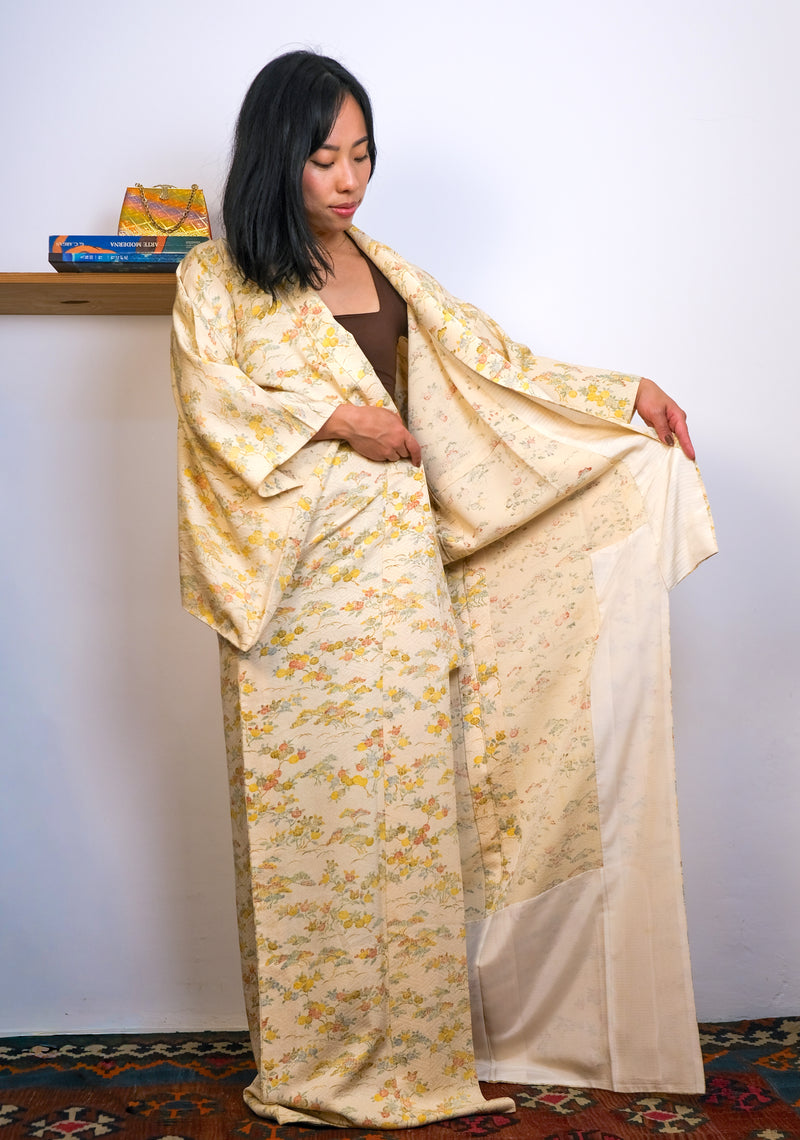 Kimono Single Layer Pale Yellow with Lemon Trees in Silk