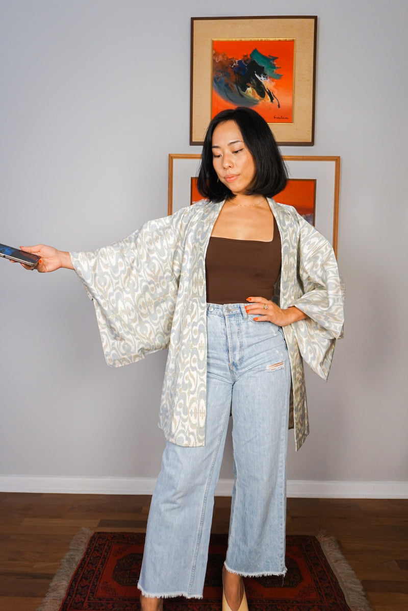 Short Kimono in Tsumugi Silk White with Patterns