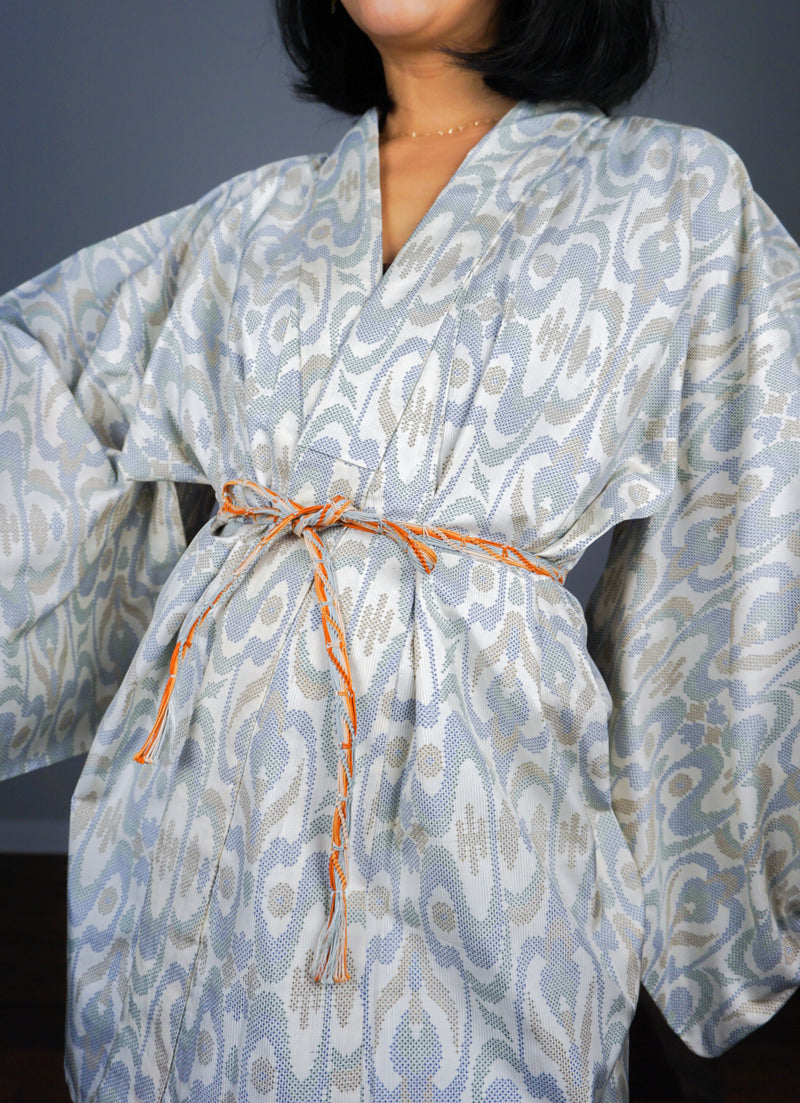 Short Kimono in Tsumugi Silk White with Patterns