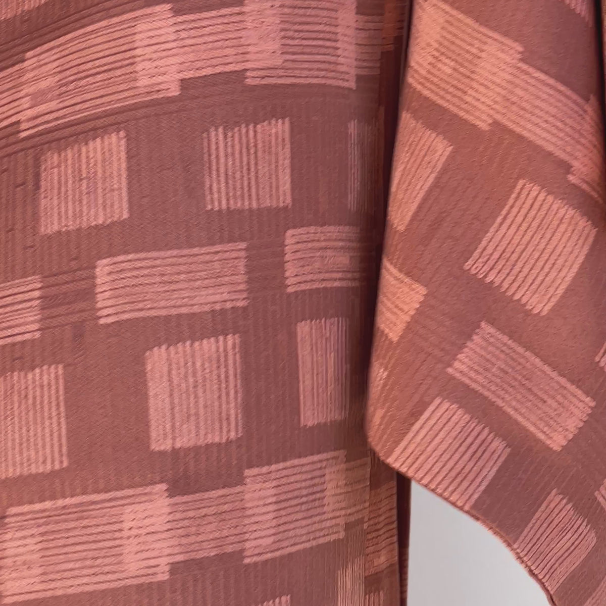 Haori Cinamon with Bricks in Silk - Closure attached