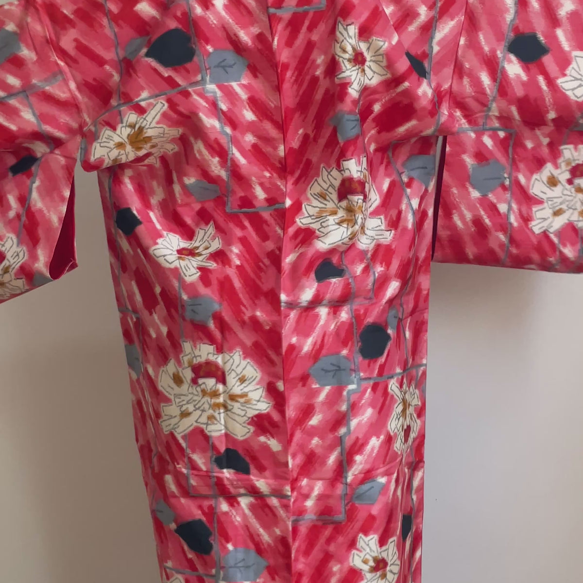 Kimono Vintage with Pink Drawings in Silk